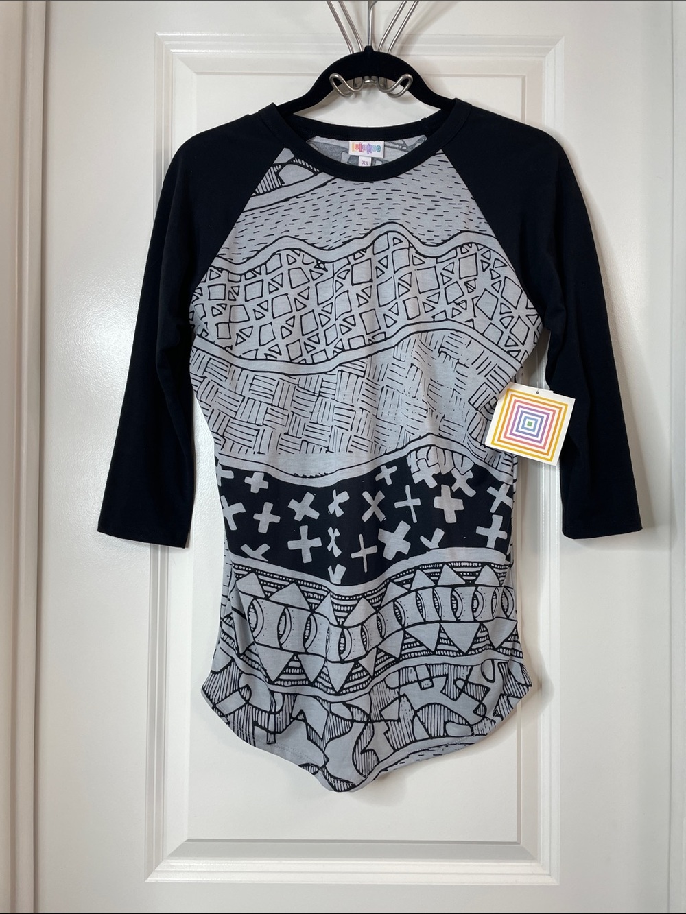 LuLaRoe Black & Gray Patterned Raglan Tee